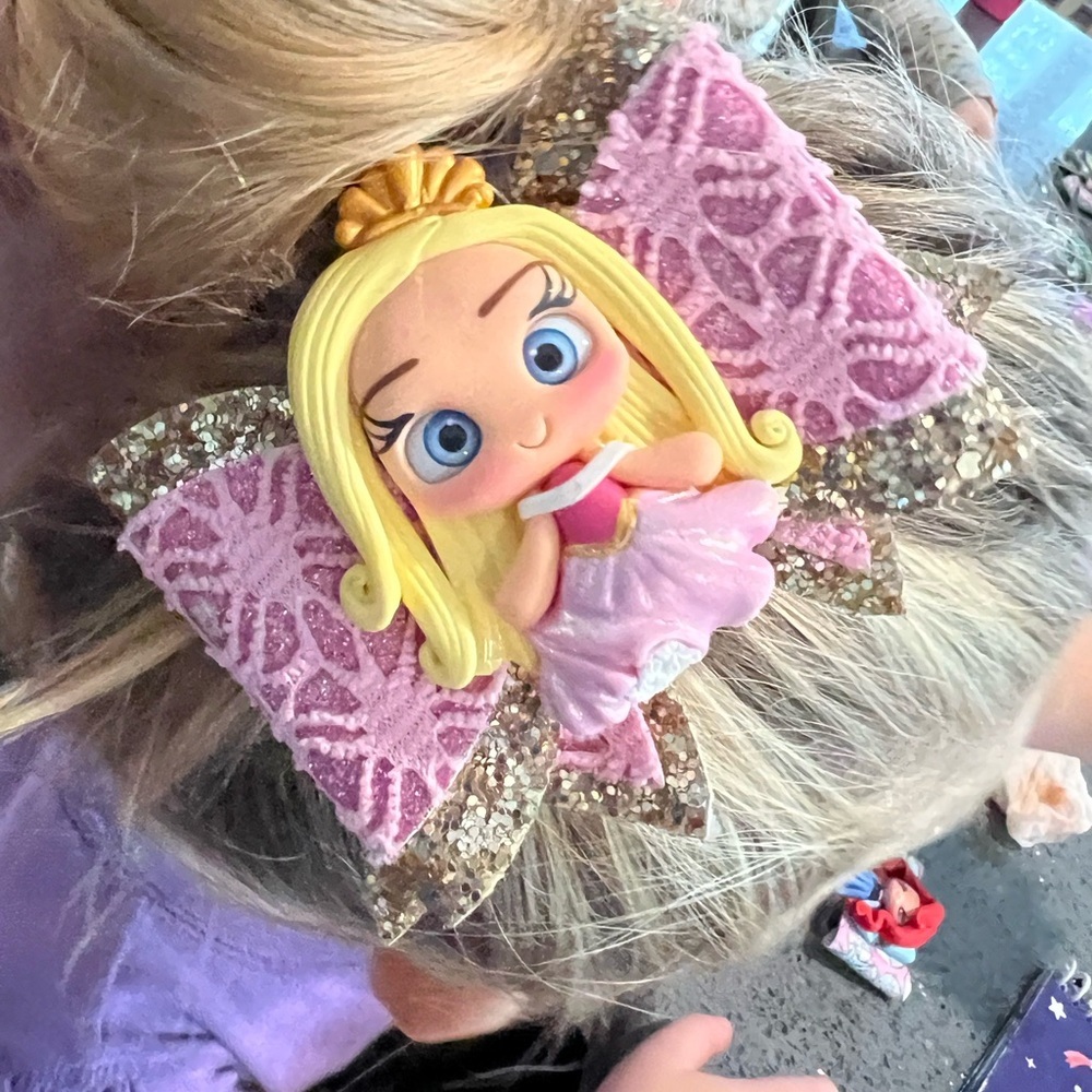 Charming Pink and Gold Hair Accessory